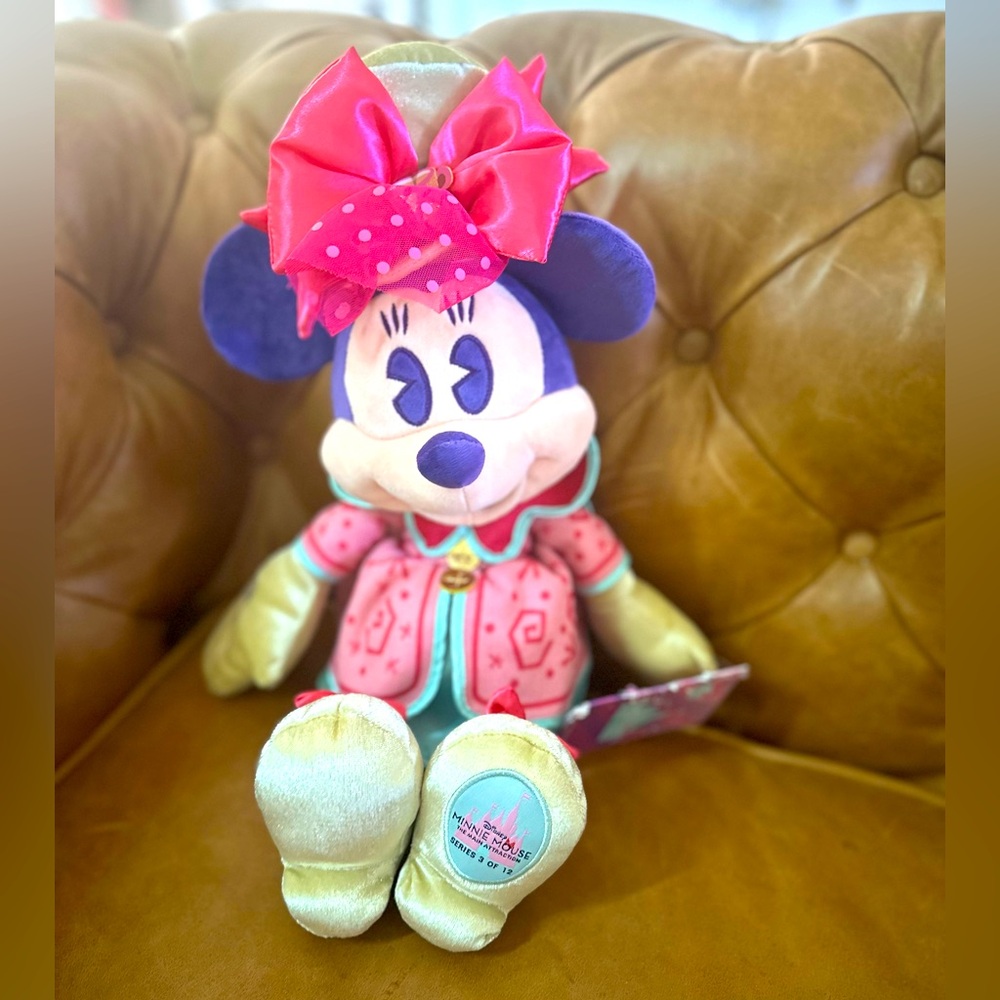 Disney The Main Attraction Minnie Mouse Limited Release